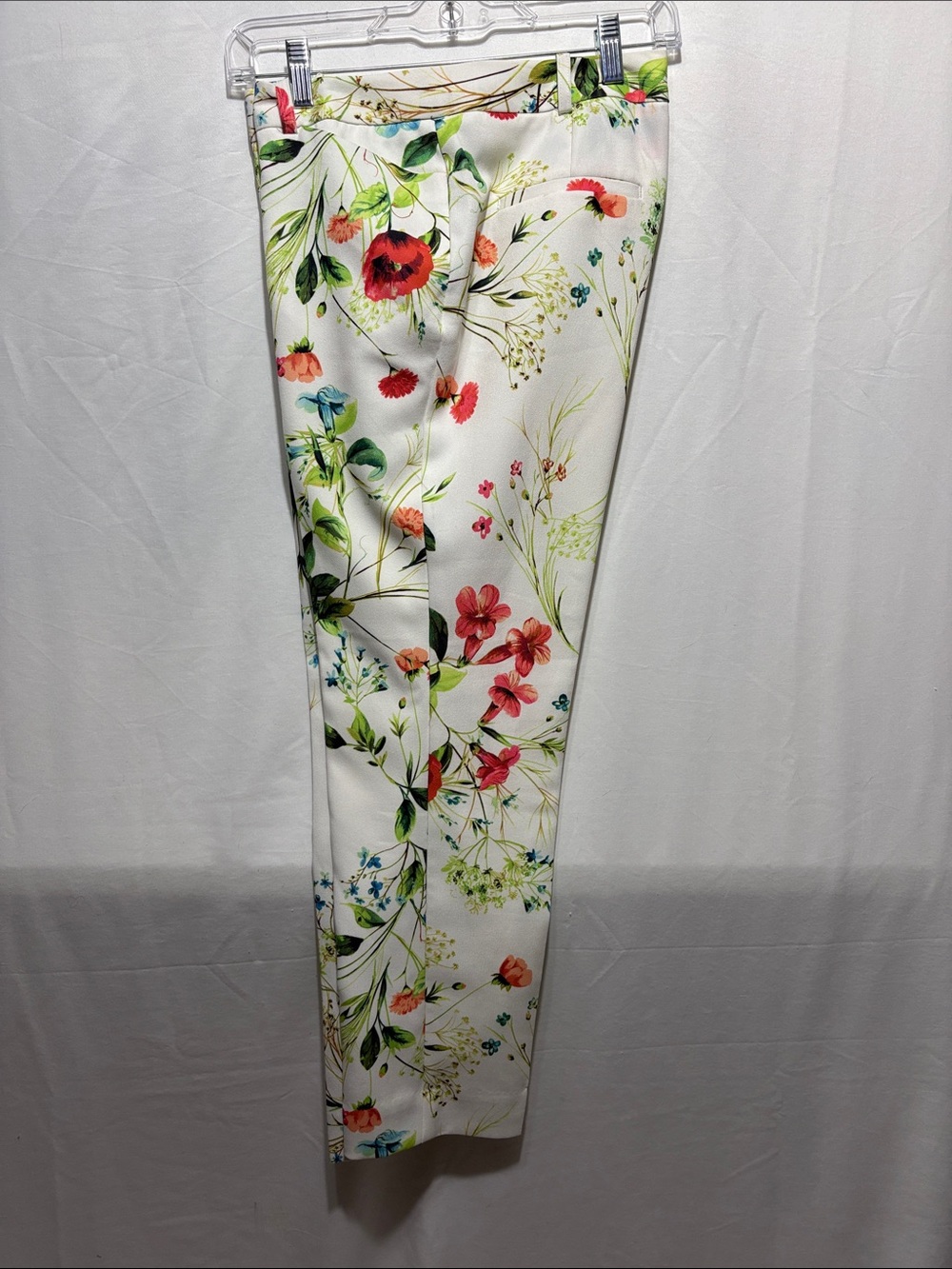 Worthington Cream Floral Capri Pants with Green and Red Blooms
